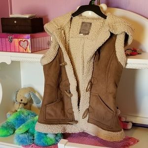 Vest, dresses,, andb3ds